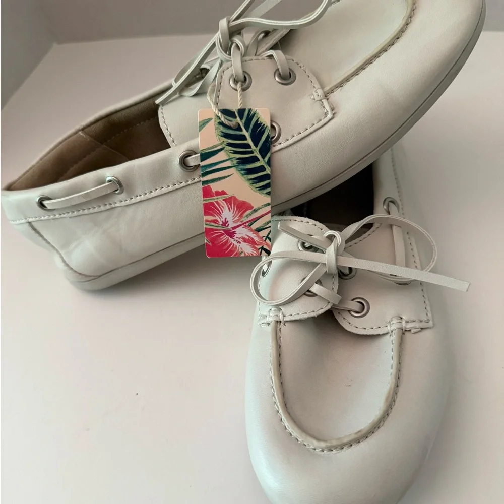 Tommy Bahama Wayfarer Light Gray Boat Shoes Women’s 9 NEW